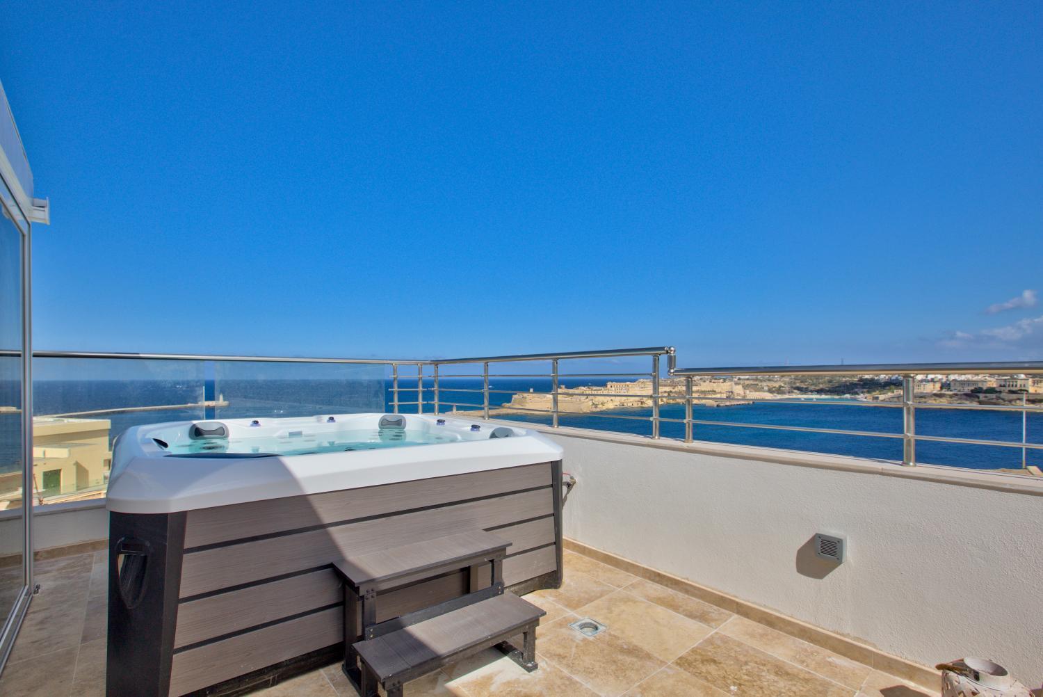 Valletta Luxury 4-Bedroom Duplex With Stunning Sea Views Private Terrace And Jacuzzi Eksteriør bilde